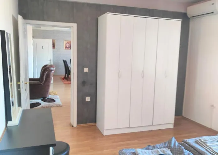 Apartman Aleksandar, Bn Centar