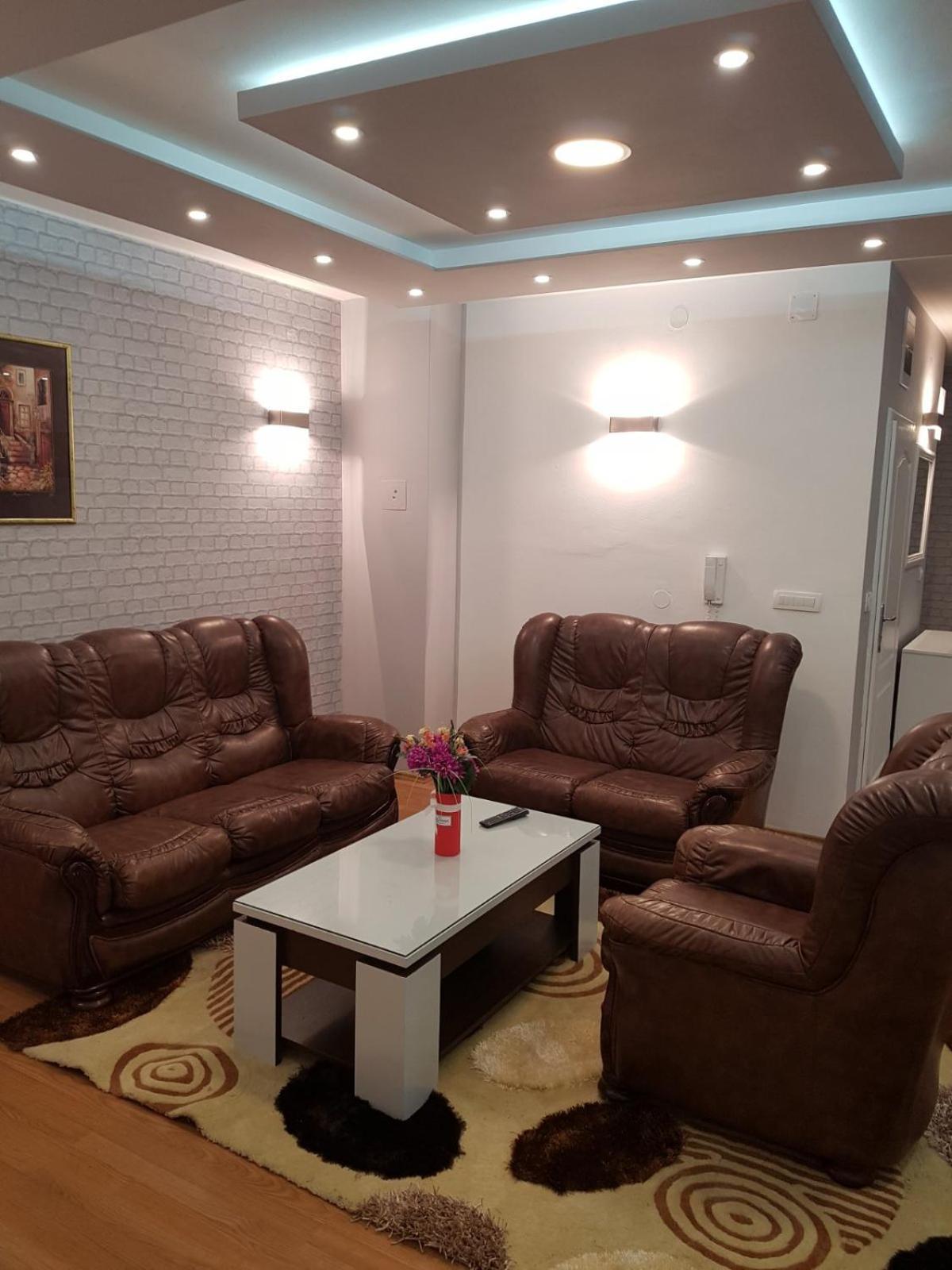 Aleksandar, Bn Centar Apartment
